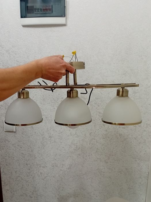 Продам б/у люстры