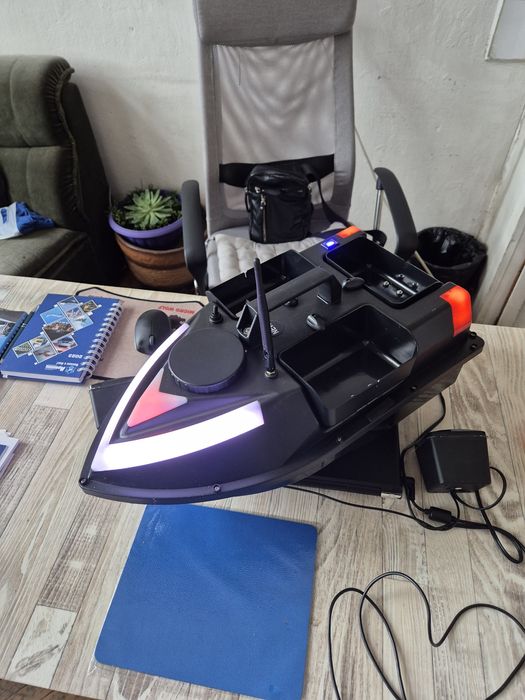 Лодка За Захранка ZV06 GPS-100 Точки 12000mAh Нов Модел!