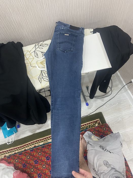Продам оригинальные джинсы Armani Exchange