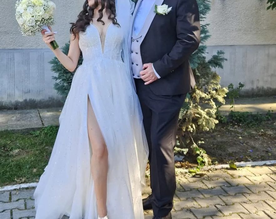 Vând rochie de mireasă în stare foarte bună ,purtată  câteva ore