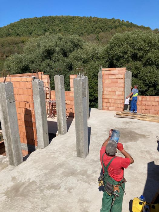 Execut lucrari la rosu (case, garduri, acoperisuri )