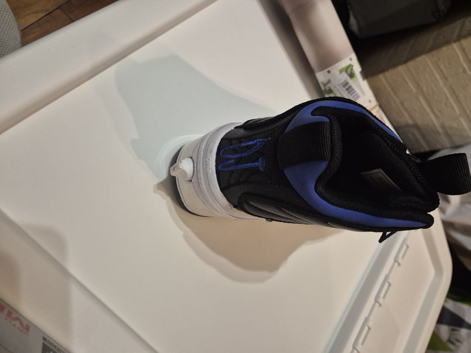 Adidasi  negri cu role