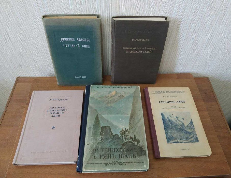 Старые книги времен СССР  ( по АВИАЦИИ ).