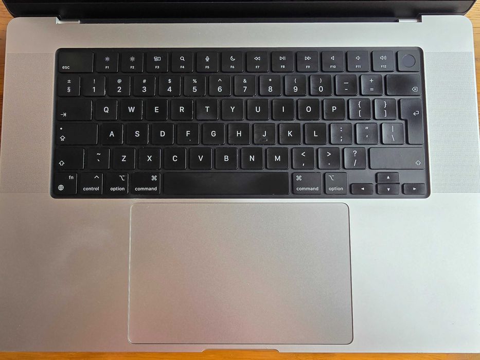 Apple Macbook Pro 16", M3 Pro, 12 Core CPU, 18 Core GPU, 18Gb, 512Gb