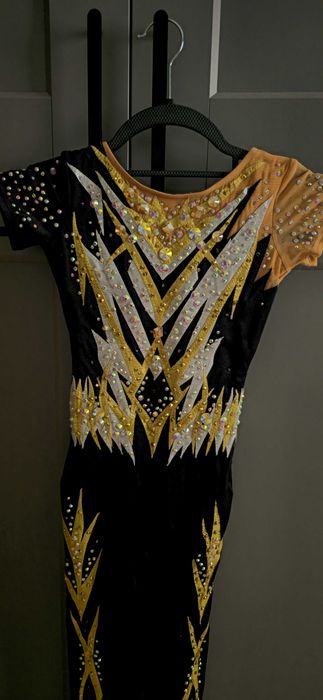 Страхотно трико за художествена гимнастика