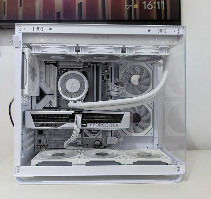 PC Ryzen 7 9800X3D RTX 5070 32GB DDR5 1TB NVMe