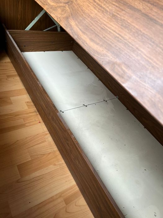 Продам б/у кровать и б/у матрас,2 шт