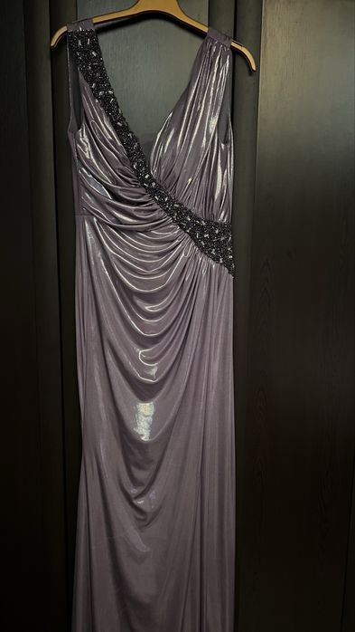 Рокля-бална с паети и камъни