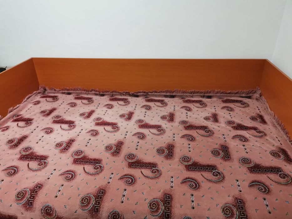 Șifonier și pat de vânzare