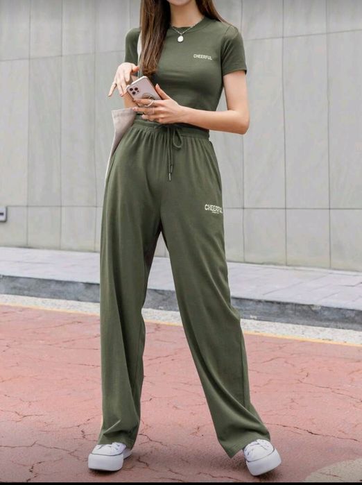 Дамски комплект в тъмносин цвят и комплект в цвят маслина