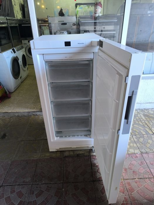 Фризер Miele FN 22263 ws - 194 литра.