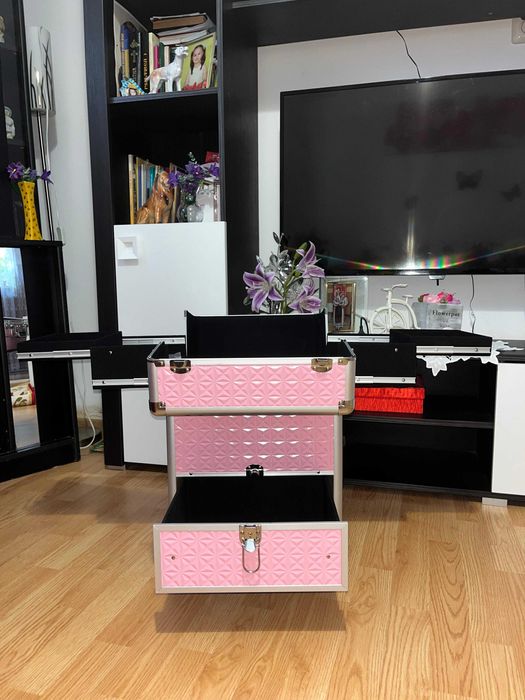 Vand geanta profesionala cosmetice