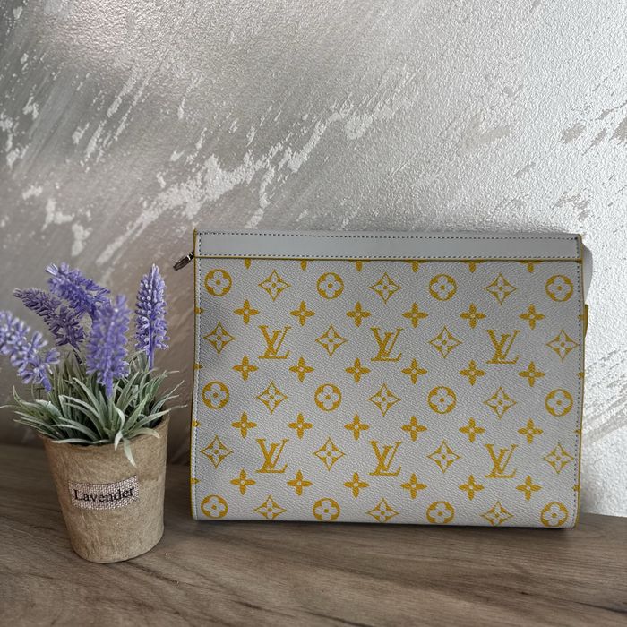 Louis Vuitton / Тип Клъч