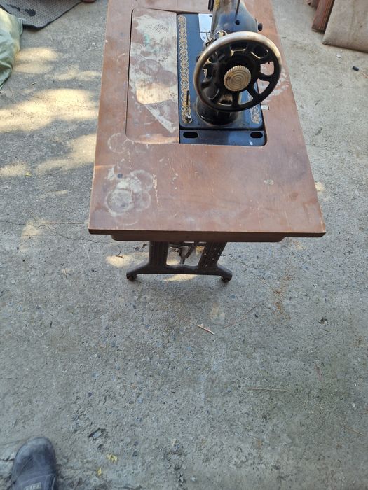 Продаю швейную машинку