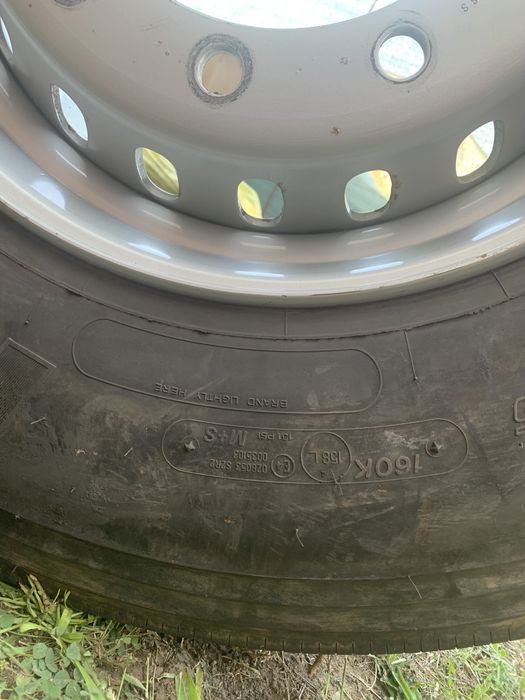 Cauciucuri semiremorca si unul de directie