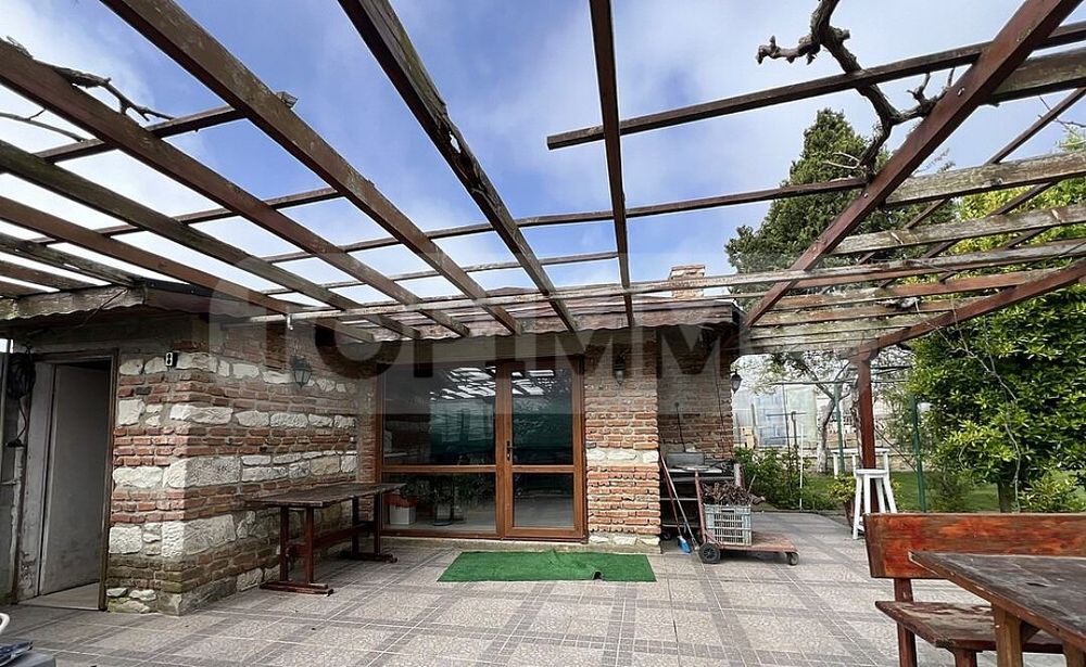 Продава се Къща в с. Близнаци, Област Варна - 600 кв.м за 659 €/кв.м - Снимка #1