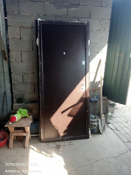 Металический дверь