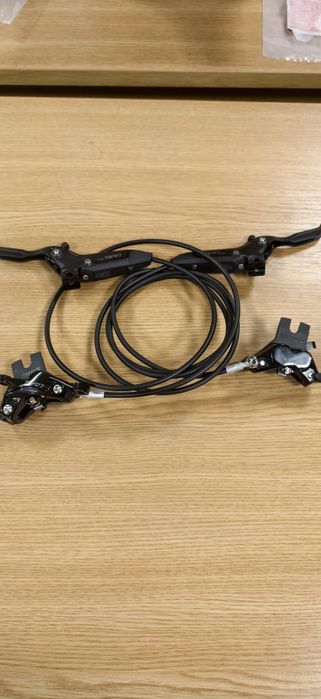 Комплект дискови спирачки SRAM Level Silver Stealth с 4 бутала