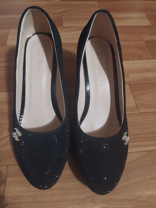 Босоножки   белые