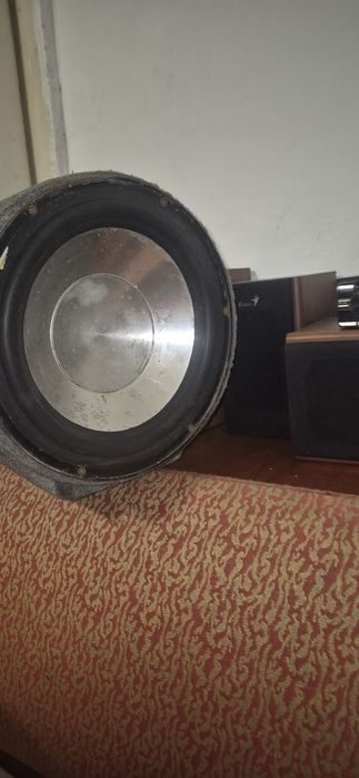 Vand subwoofer auto