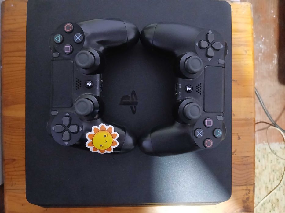 Ps4 slim sus dve igri