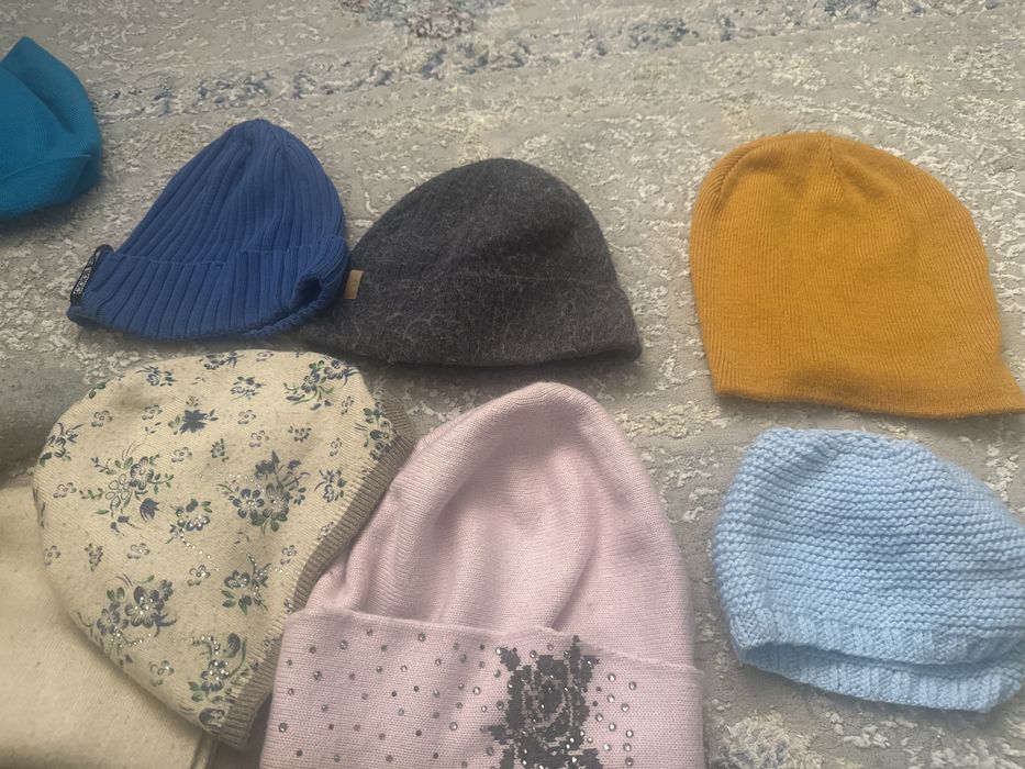 отдам все шапки для детей и взрослых