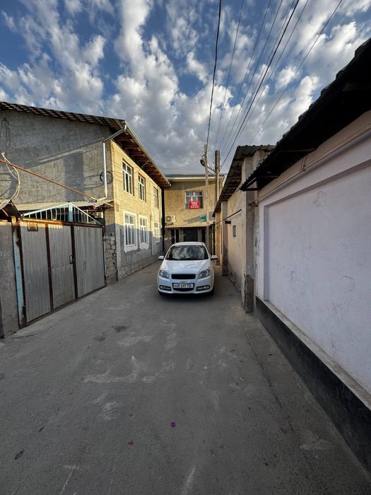 Quruvchi va Ishlab chiqarish uchun 12 sotix 22/30 m 2 taraflama ko'cha