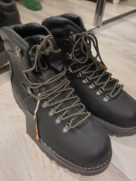 Bocanci noi piele integral!