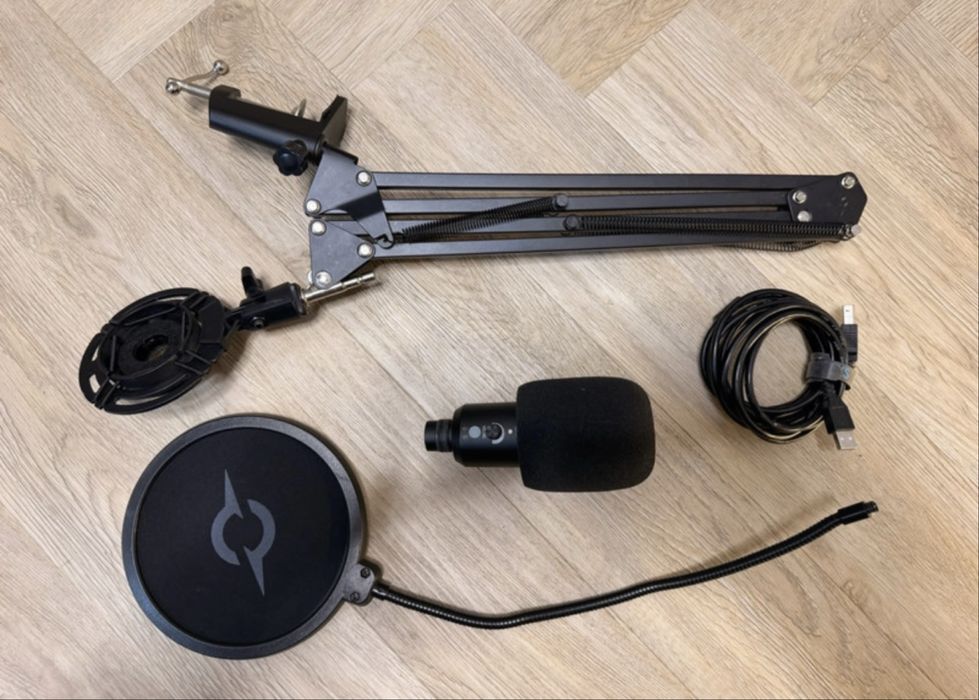 Vand microfon gaming Aqirys Voyager ca nou,nu trimit valabil doar in Slatina Olt