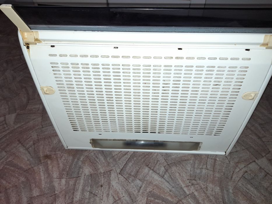 Vând hotă 2 bucăți