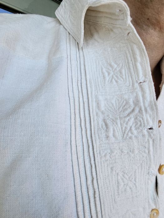 Cămașă tradițională bărbătească veche / Ie


**Cămașă tradițională bărbătească veche, 50+ ani**
**Cămașă tradițională bărbătească veche, 50+ ani**