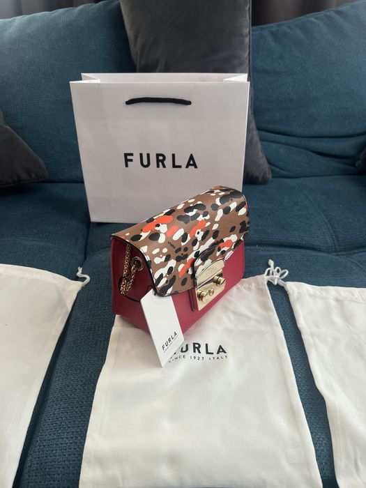 Furla Metropolis Crossbody.С всички етикети,сертификат,сериен номер.