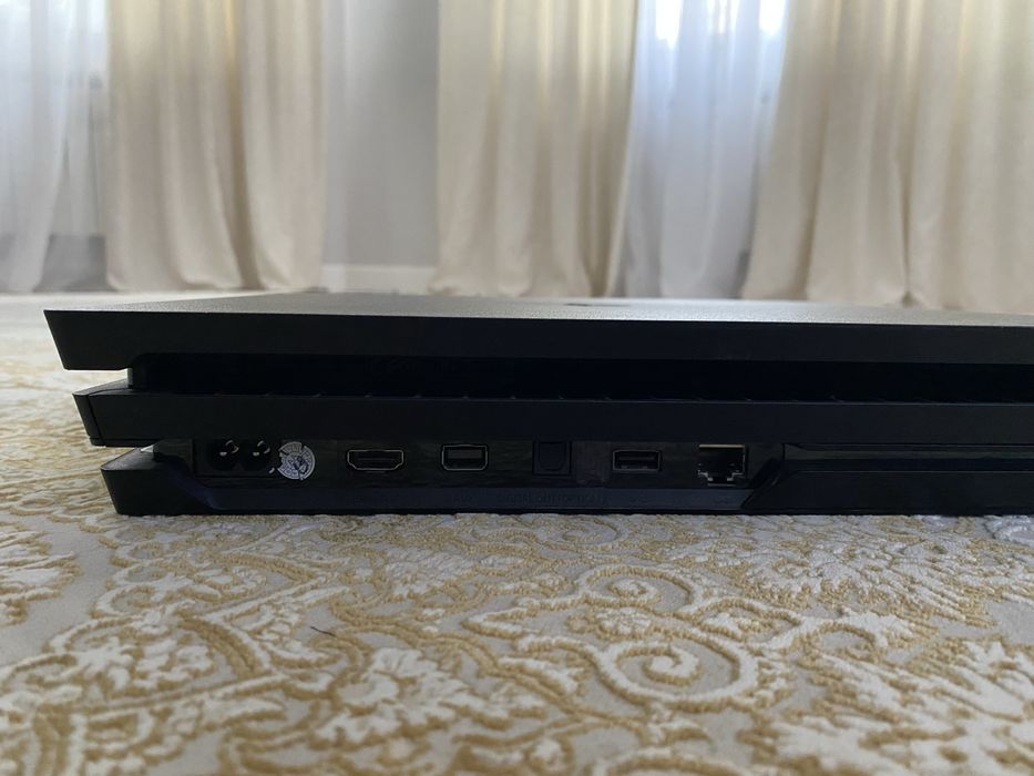 Playstation 4 Pro 2 tb