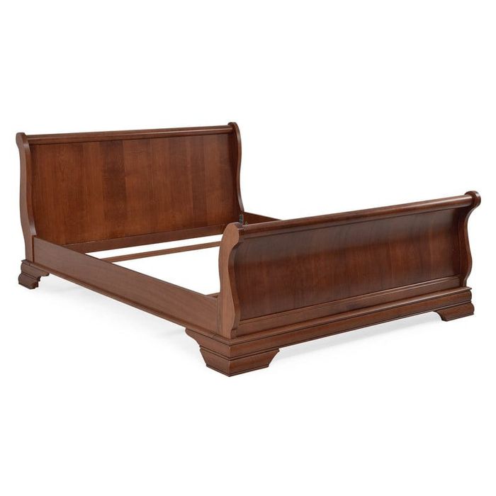 Vand obiecte de mobilier din lemn