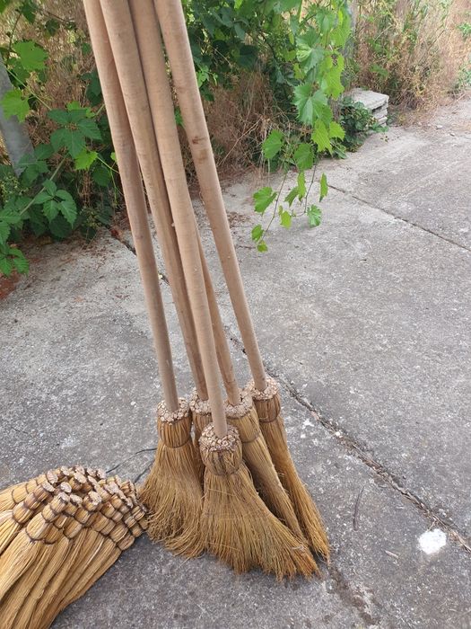 Метли   30  броя