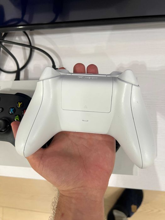 Продам Xbox Series S 512GB 2геймпада полный комплект