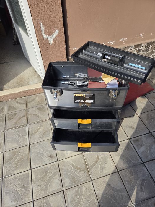 Кутия за инструменти с колел