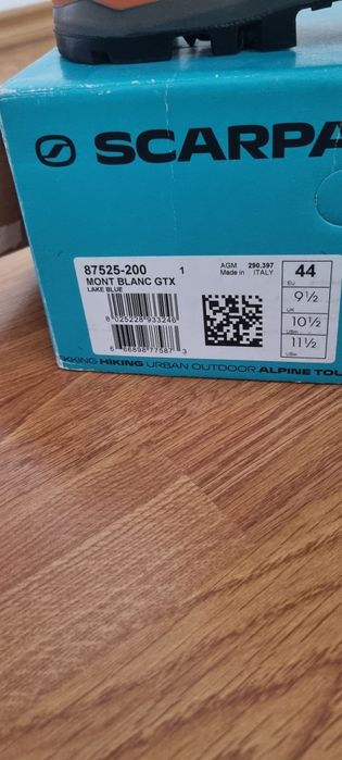 Vând bocanci scarpa