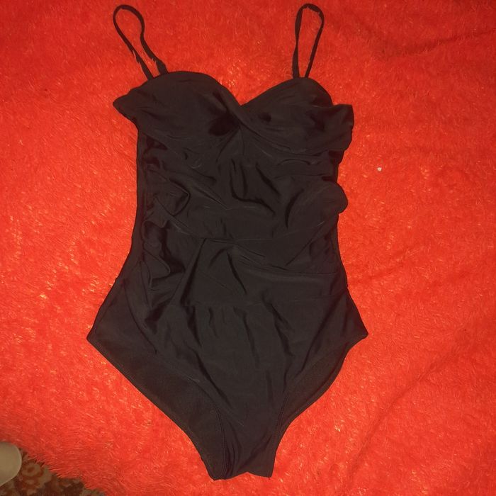 Купальник слитный .