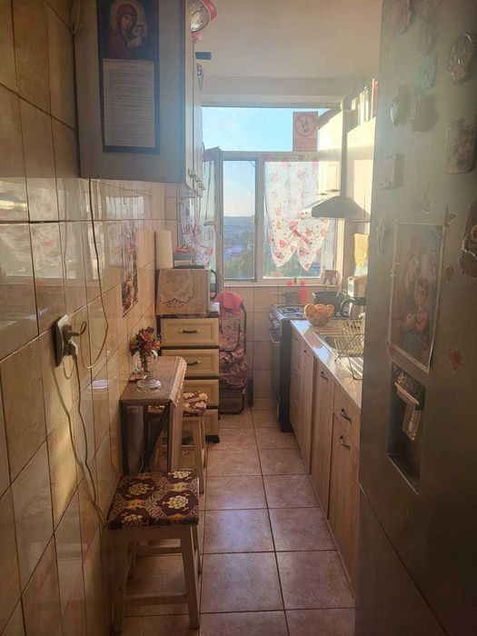 Vand apartament 3 camere baciului sector 5