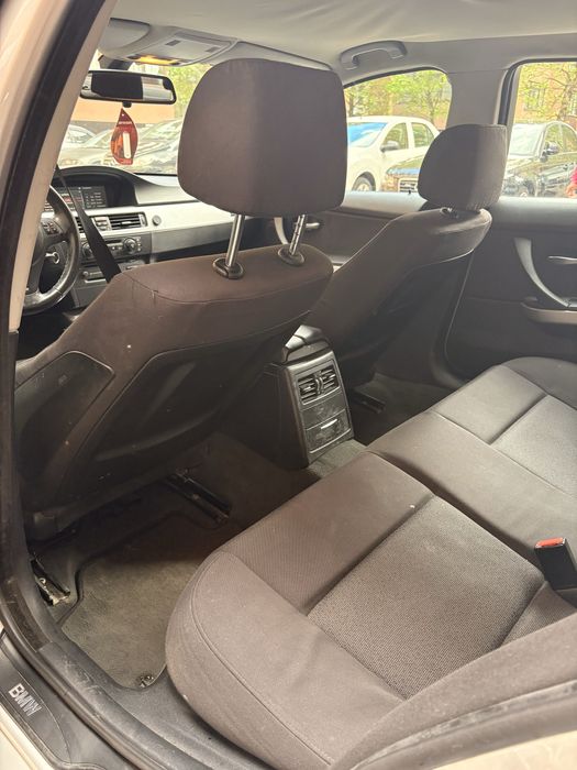 vând BMW seria 3 2005