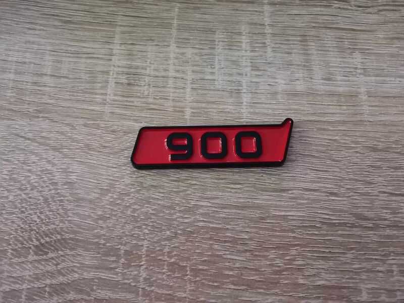 Mercedes Benz BRABUS 900 червено с черно