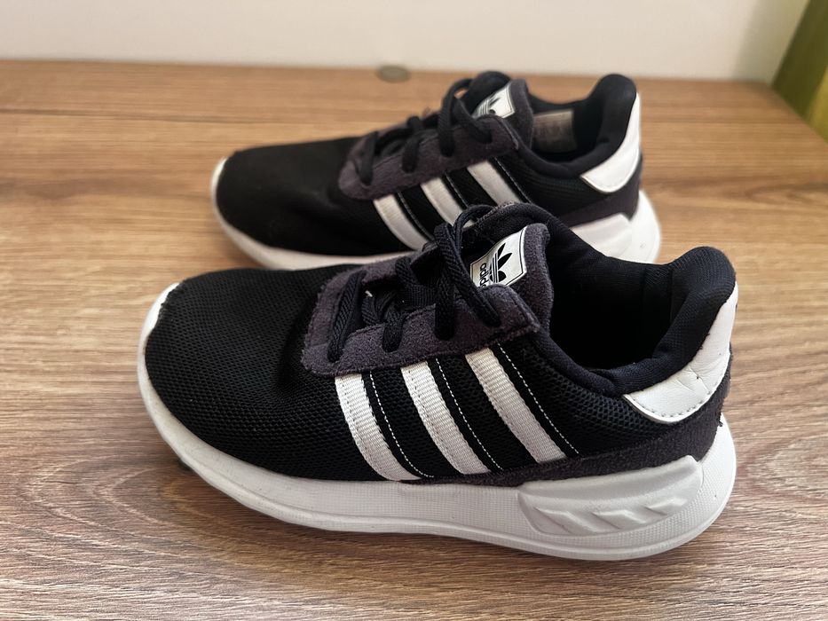 Маратонки adidas