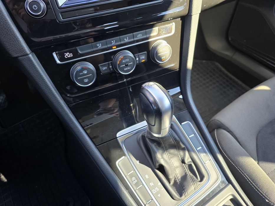 Vând Golf 7  Highline 1.6 TDI
