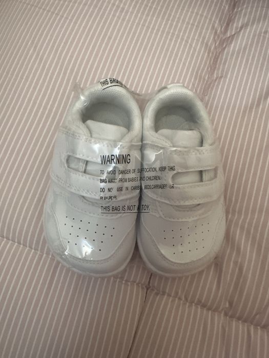 Кроссовки для детей. 22 размер