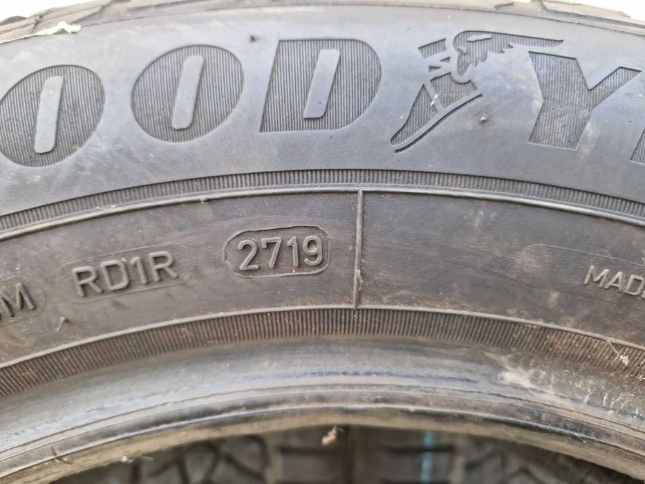 4 Goodyear R16 215/60 Зимни гуми DOT2719