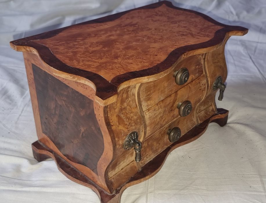 Cutie de bijuterii vintage din radacina de thuya