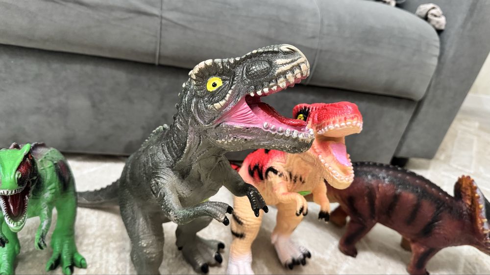 Динозавры игрушки