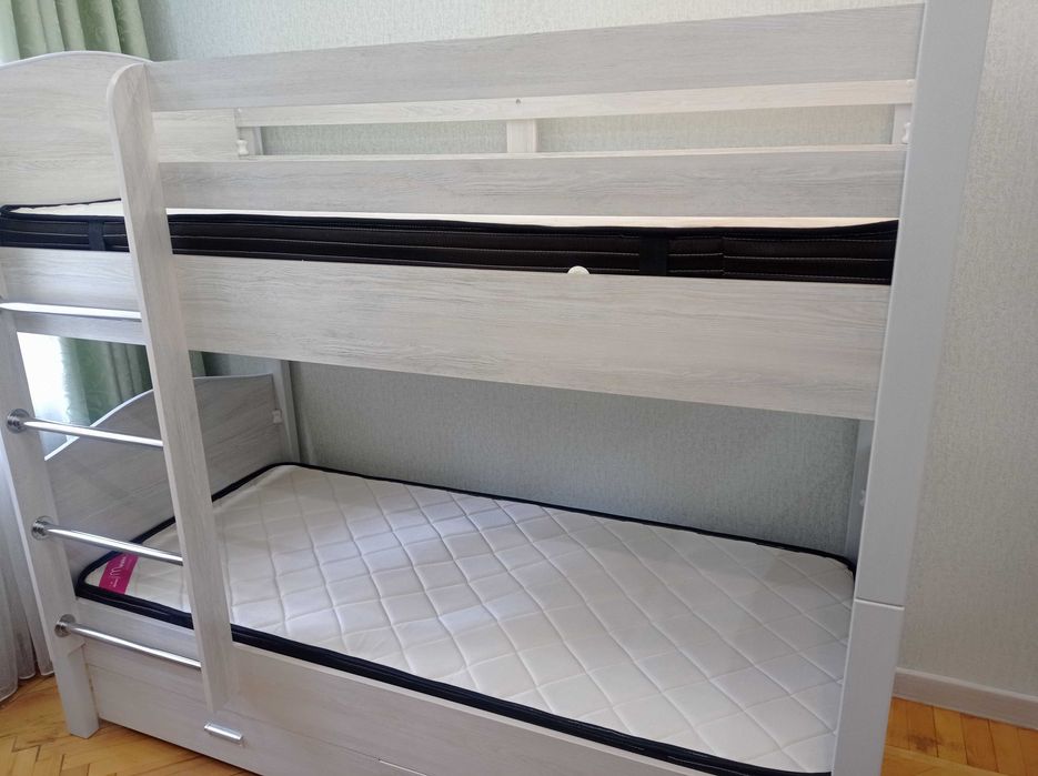 Двухъярусная кровать