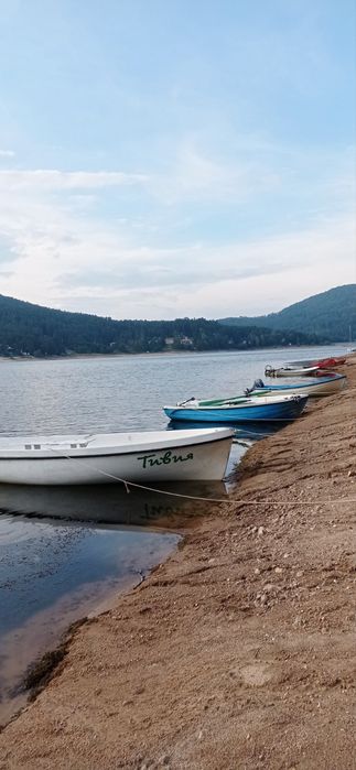 Продавам морска лодка Ял 6